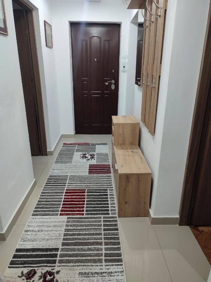Lovely 1 Bedroom Apartment In City Centre, Sleeps 4 ! Турда Екстериор снимка