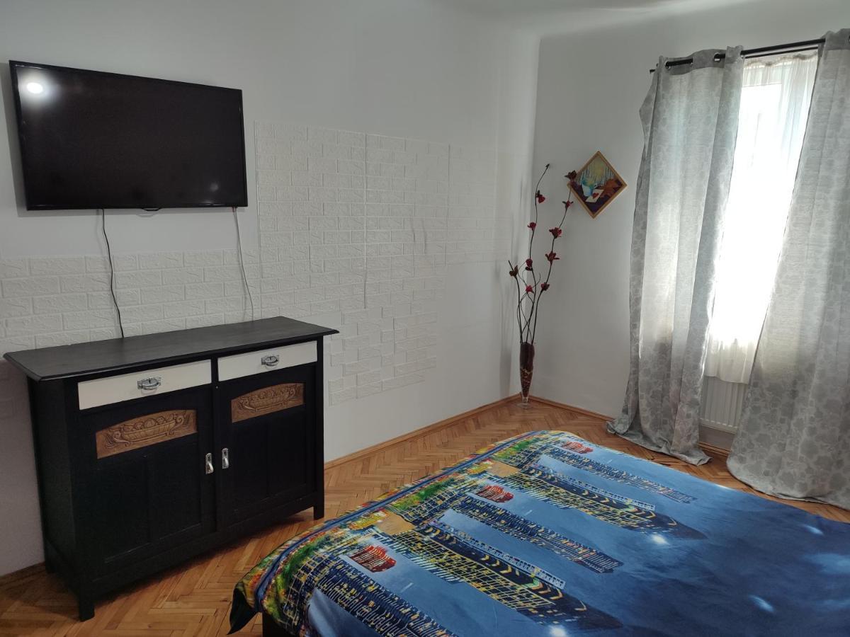 Lovely 1 Bedroom Apartment In City Centre, Sleeps 4 ! Турда Екстериор снимка