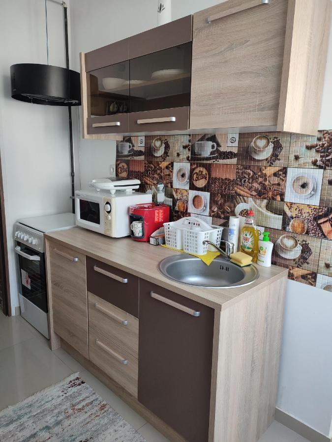 Lovely 1 Bedroom Apartment In City Centre, Sleeps 4 ! Турда Екстериор снимка