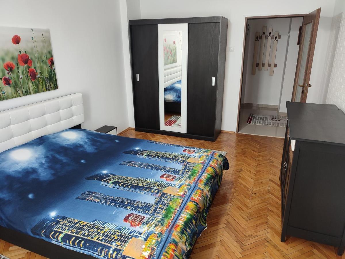 Lovely 1 Bedroom Apartment In City Centre, Sleeps 4 ! Турда Екстериор снимка