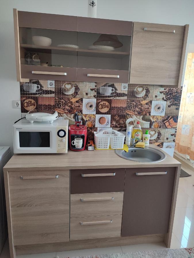 Lovely 1 Bedroom Apartment In City Centre, Sleeps 4 ! Турда Екстериор снимка