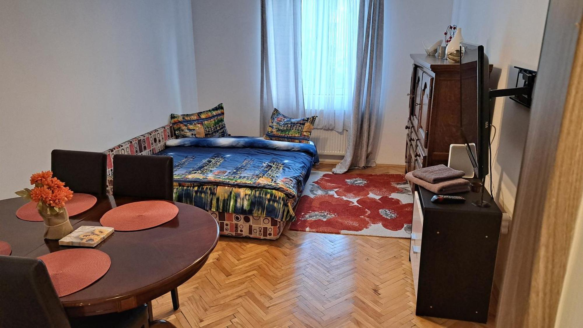 Lovely 1 Bedroom Apartment In City Centre, Sleeps 4 ! Турда Екстериор снимка